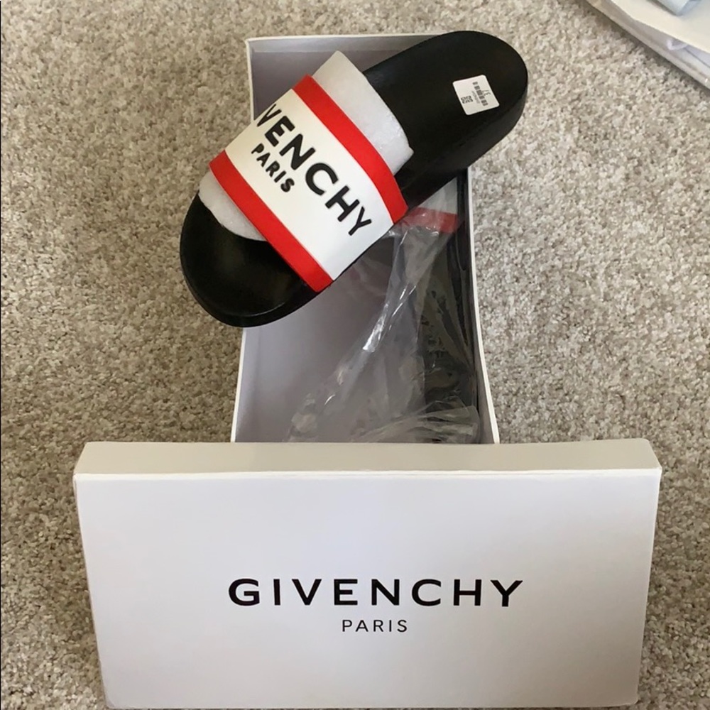 Givenchy slides size 37